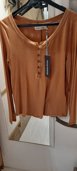 Charger l&#39;image dans la galerie, Tee-shirt EROE LUCIAN
